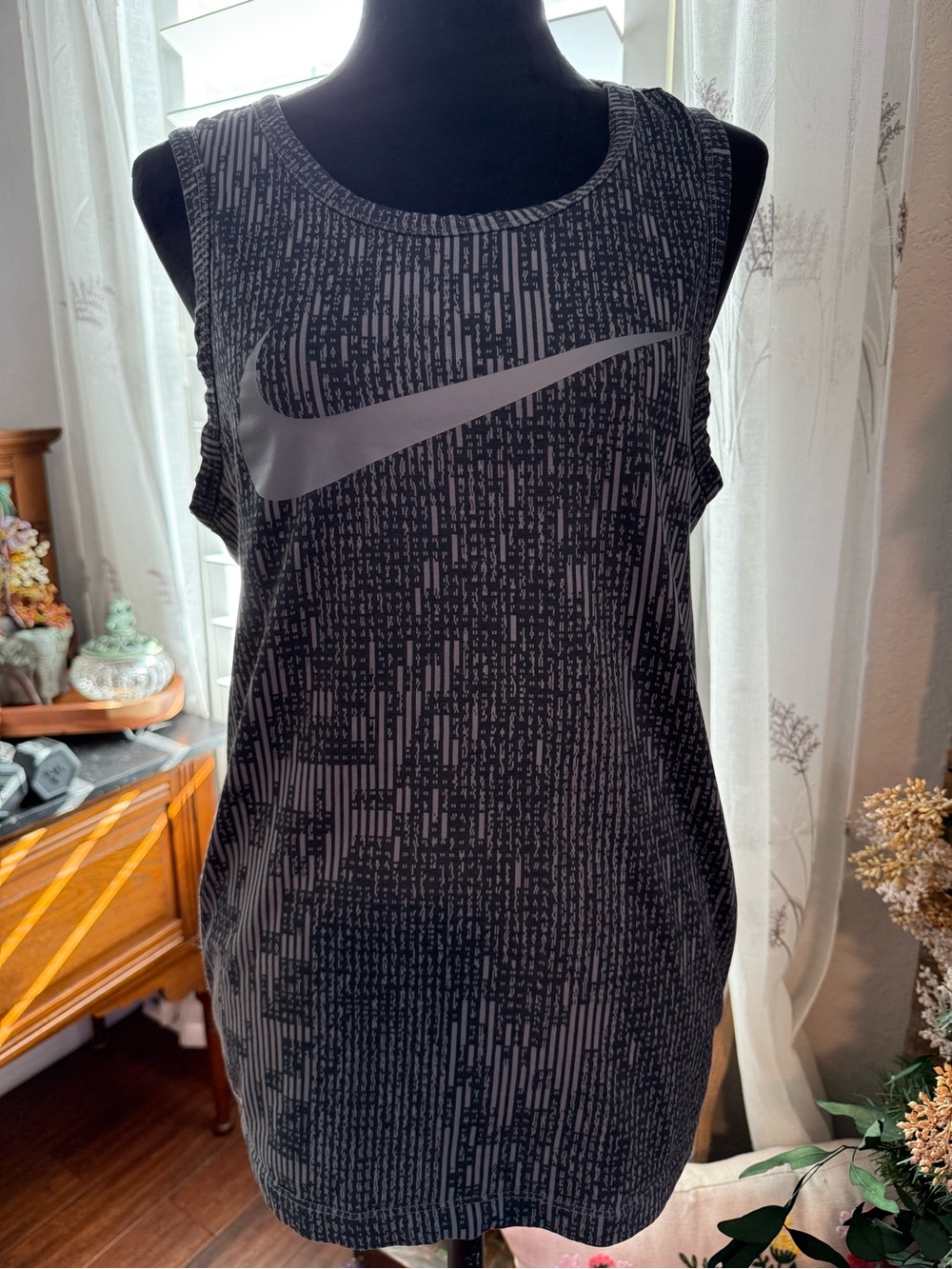 Nike Dri-FIT Women’s S Sleeveless Athletic Top Geometric Large Swoosh Long Fit